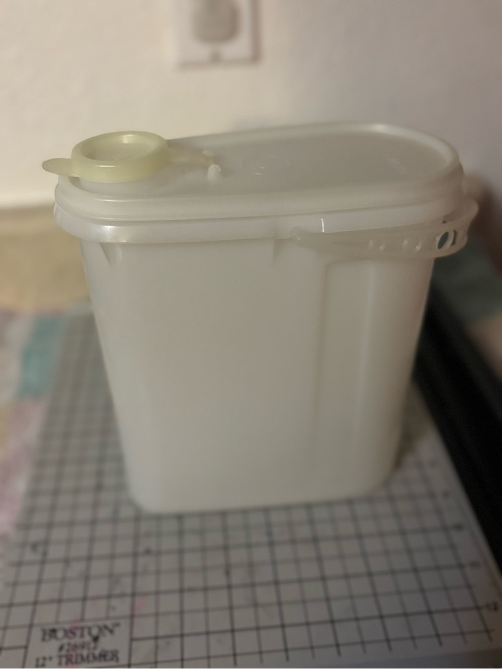 Vintage Tupperware Beverage Buddy 2 Qt Slim Pitcher White Sheer #587 with lid